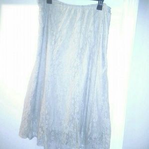 LACE SKIRT 🆘 💸$8 (puti in bundle for sale)